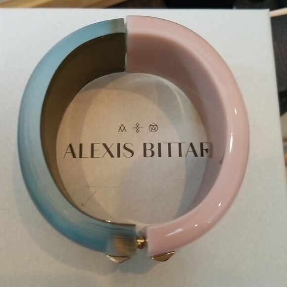 Alexis Bittar Hand CARVED LUCITE HINGED CUFF!!! NWOT!!! GORGEOUS!!! - Picture 1 of 14